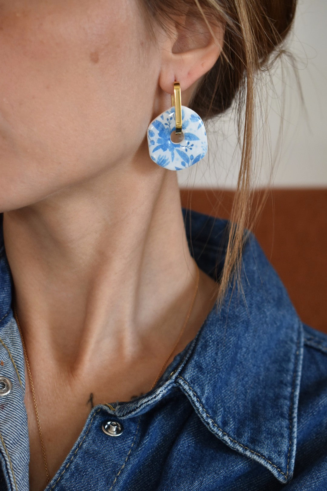 Pampilles organiques, motif floral bleu