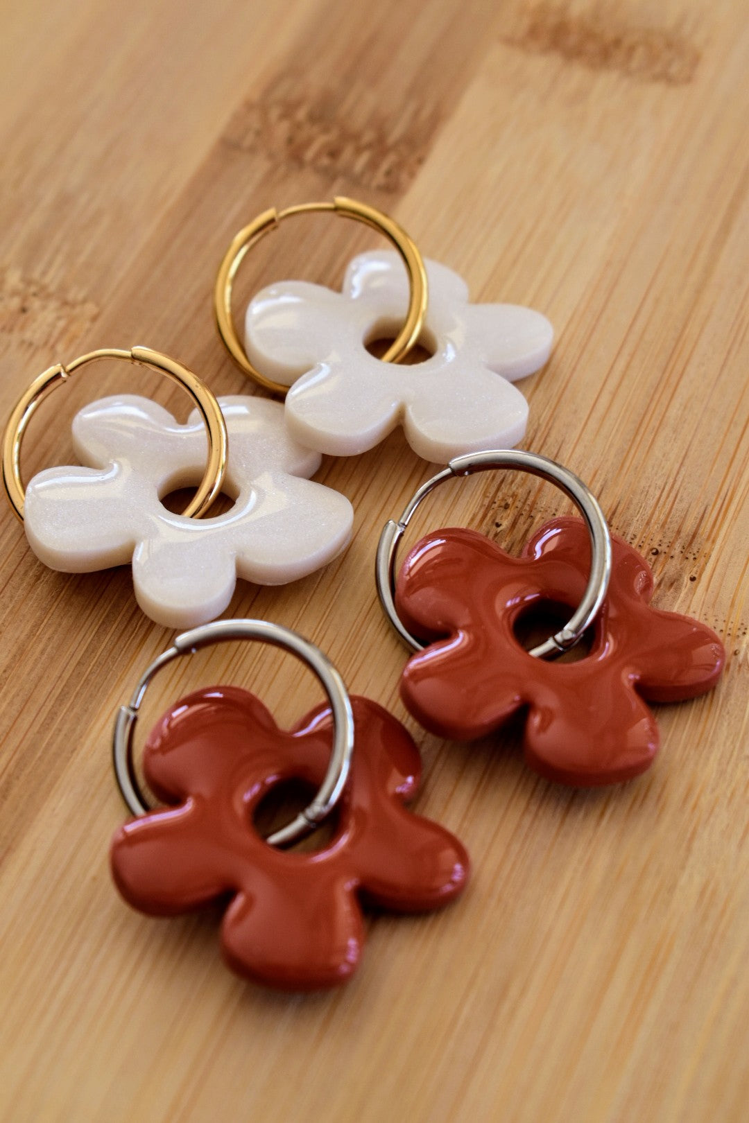 "ADA" round hoop earrings with flower charms (color of your choice)