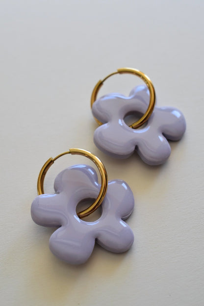 "ADA" round hoop earrings with flower charms (color of your choice)