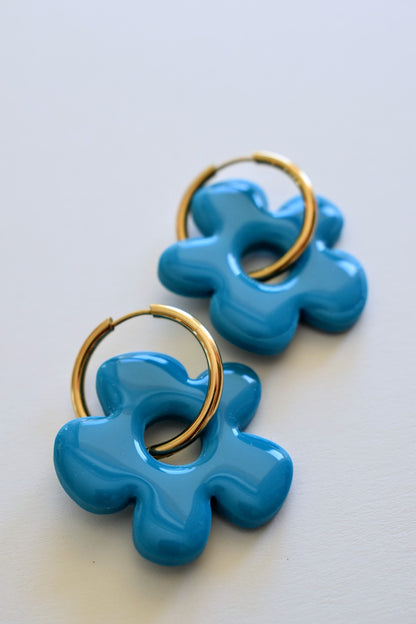 "ADA" round hoop earrings with flower charms (color of your choice)