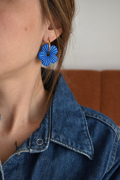 Pampilles fleurs texturées bleu cobalt nacré