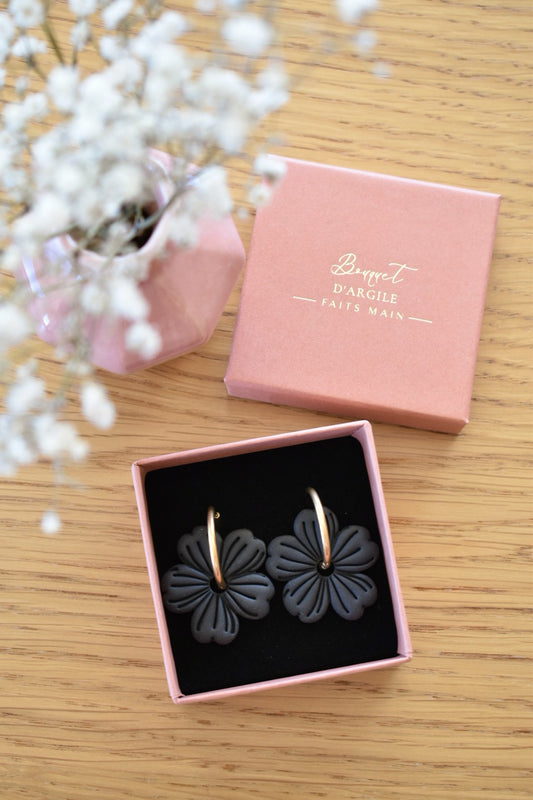 Pampilles fleurs délicates noires