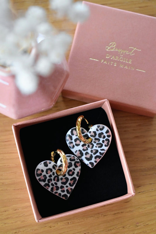 Pampilles cœurs, motif léopard fond blanc