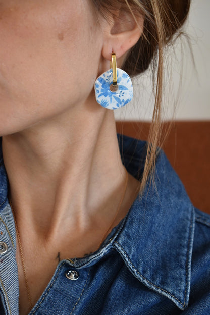 Pampilles organiques, motif floral bleu